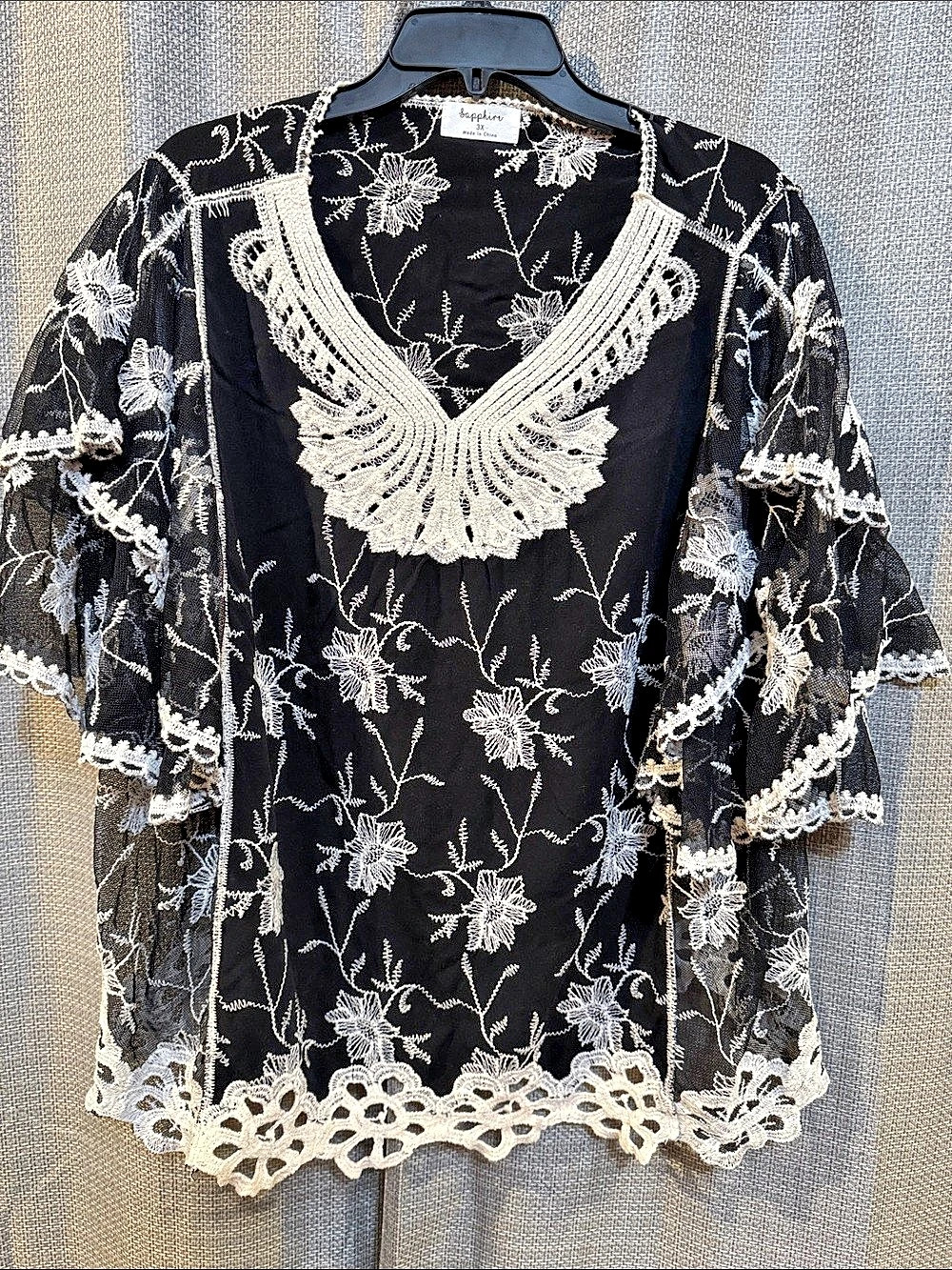 Sapphira Floral Lace Blouse in Black & White Size 3X